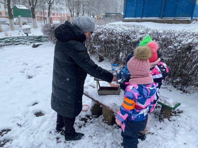 Покормите птиц зимой Покормите птиц зимой.