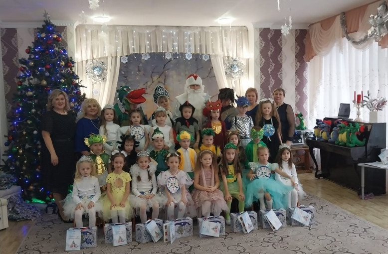 С Новым годом, садик мой! С Новым годом, садик мой!.